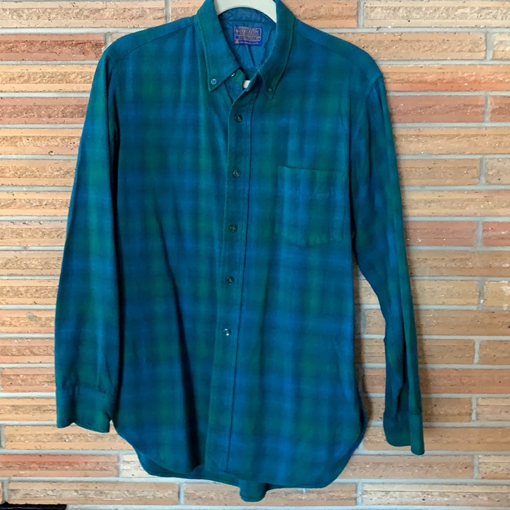 Vintage men’s Pendleton wool long sleeve shirt.